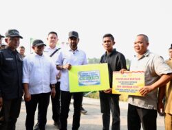 Mualem Salurkan Bantuan Pertanian dan Tinjau Huntap di Aceh Tamiang