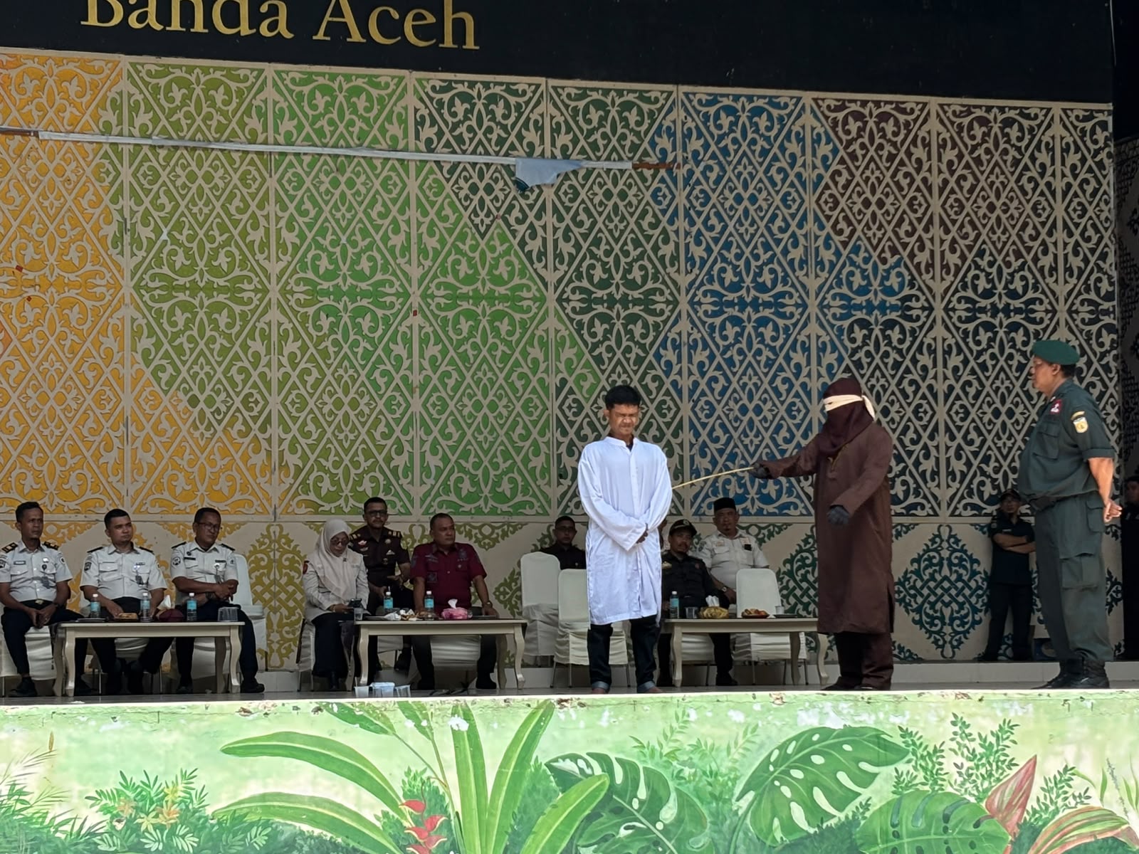 Delapan Terpidana Jinayat Dieksekusi Cambuk di Banda Aceh