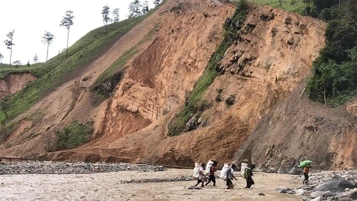 Warga Delung Sekinel Terseret Arus Sungai saat Lansir Getah Pinus